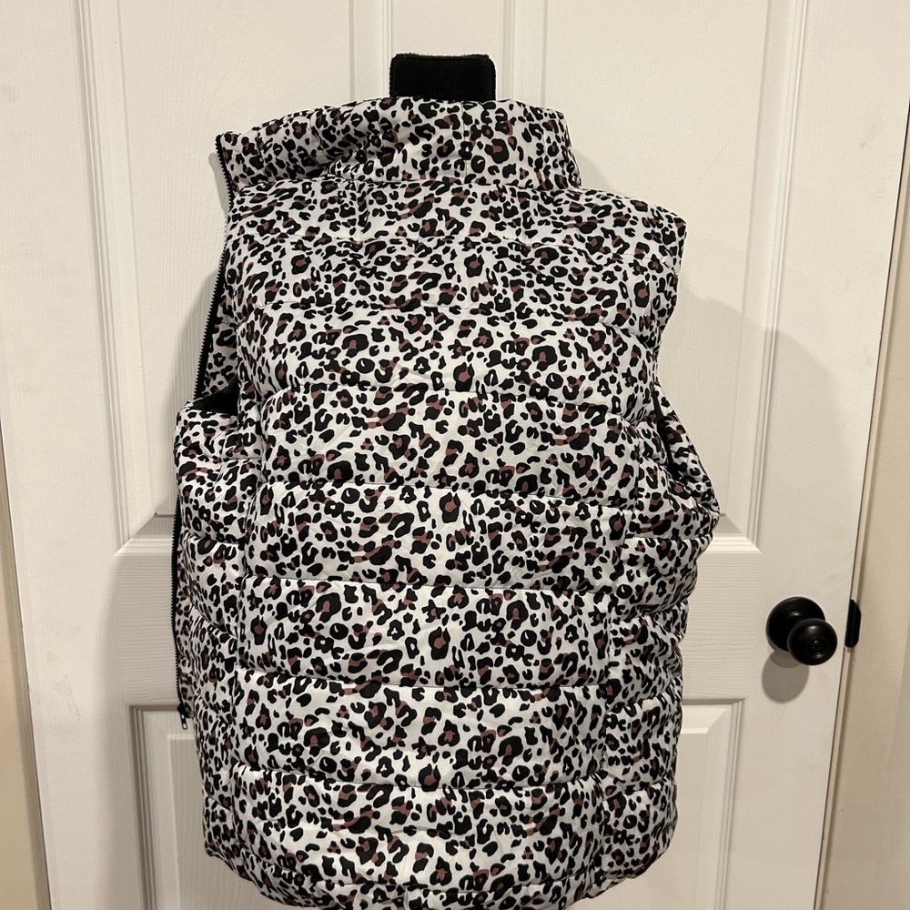 Cheetah print puffer vest large/xl - Picture 4 of 5